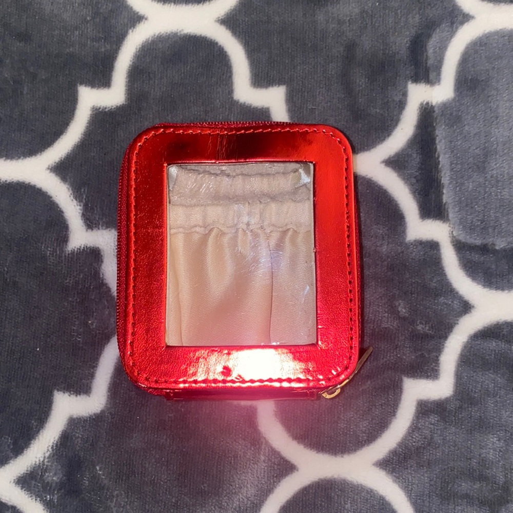 Elizabeth Arden Great tiny travel jewelry case